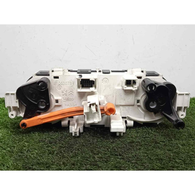 Recambio de mando calefaccion / aire acondicionado para peugeot 208 1.4 hdi fap referencia OEM IAM 96722483ZD  