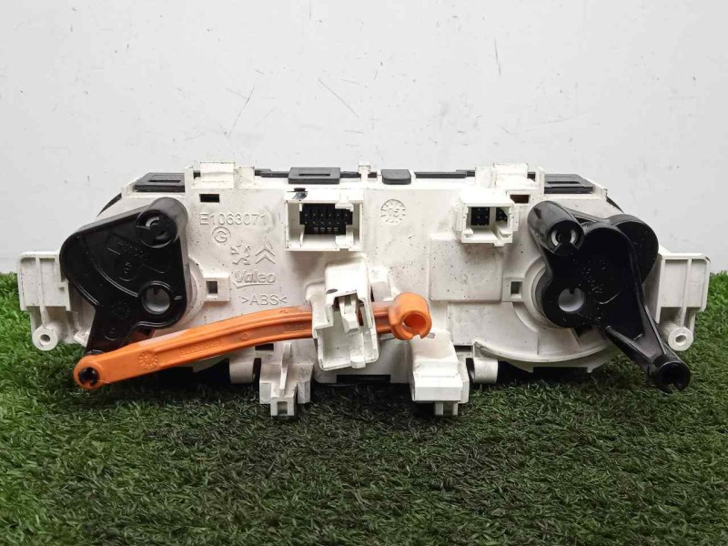 Recambio de mando calefaccion / aire acondicionado para peugeot 208 1.4 hdi fap referencia OEM IAM 96722483ZD  
