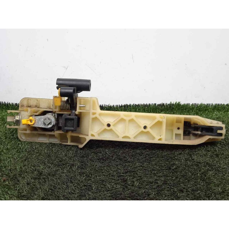 Recambio de maneta exterior delantera izquierda para ssangyong korando 2.0 td cat referencia OEM IAM SINREFERENCIA BLANCO 