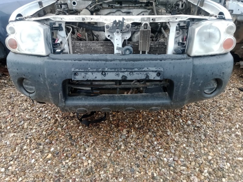 Recambio de paragolpes delantero para nissan np300 pick-up (lcd22) 2.5 16v turbodiesel cat referencia OEM IAM  TARA 