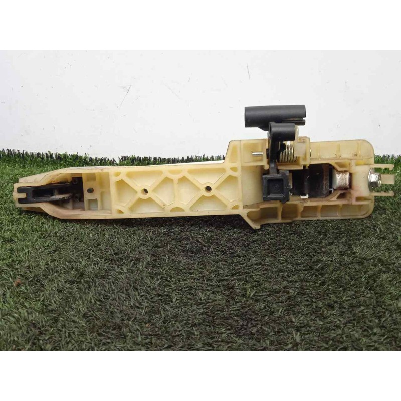Recambio de maneta exterior delantera derecha para ssangyong korando 2.0 td cat referencia OEM IAM SINREFERENCIA BLANCO 