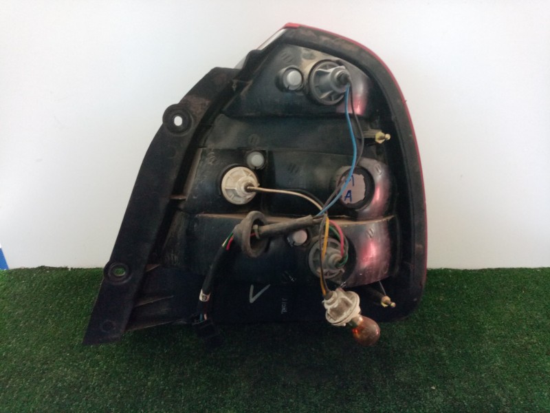 Recambio de piloto trasero izquierdo para daewoo nubira berlina referencia OEM IAM  99-03 