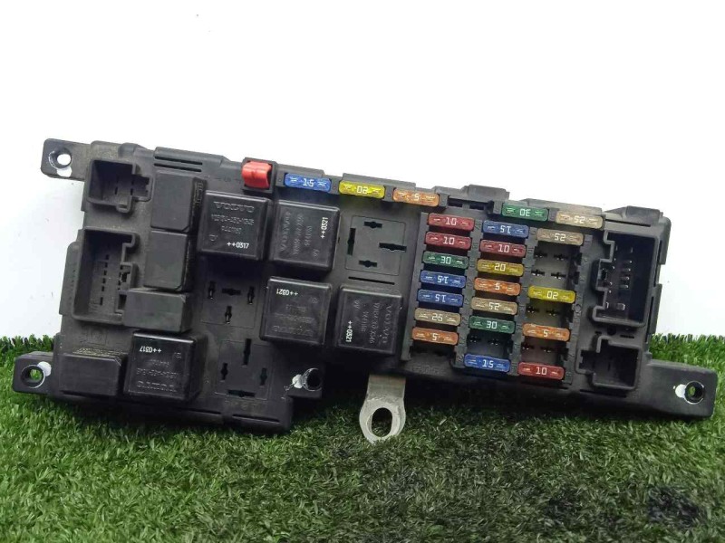 Recambio de caja reles / fusibles para volvo s60 berlina 2.4 diesel referencia OEM IAM 518828009  