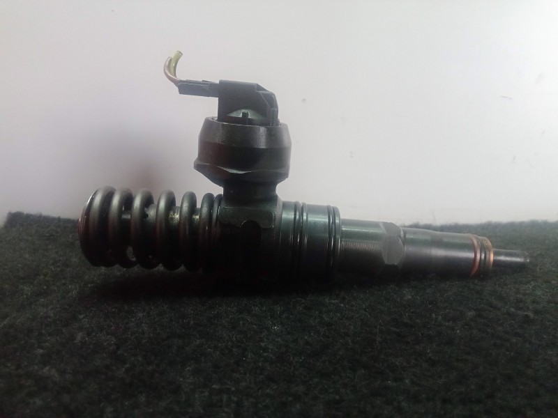 Recambio de inyector para volkswagen polo berlina (6n2) 1.4 tdi referencia OEM IAM 045130073T-041472035  