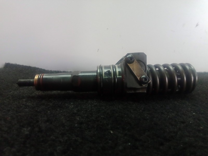 Recambio de inyector para volkswagen polo berlina (6n2) 1.4 tdi referencia OEM IAM 045130073T-041472035  