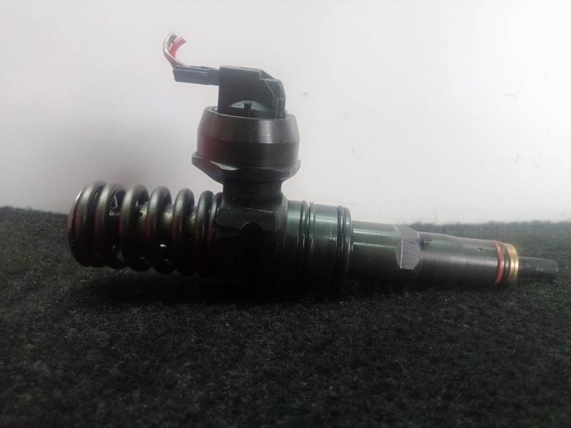 Recambio de inyector para volkswagen polo berlina (6n2) 1.4 tdi referencia OEM IAM 045130073T-041472035  