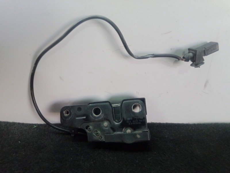 Recambio de cerradura capot para volkswagen passat berlina (3c2) 2.0 tdi referencia OEM IAM 3C1823503D  