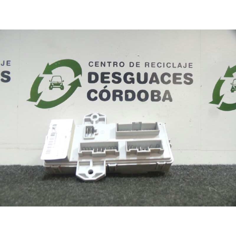 Recambio de caja reles / fusibles para kia sorento 2.5 crdi referencia OEM IAM 911713E921  5.PINES