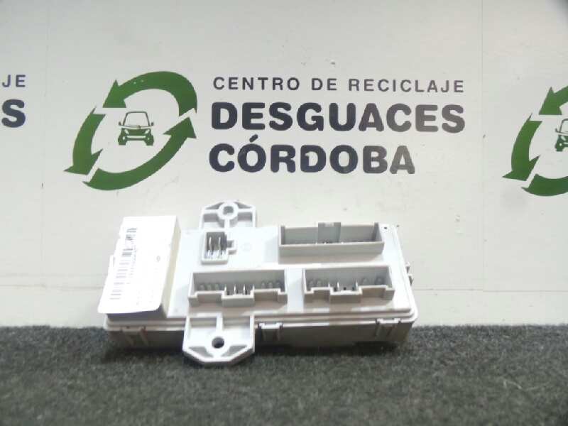 Recambio de caja reles / fusibles para kia sorento 2.5 crdi referencia OEM IAM 911713E921  5.PINES
