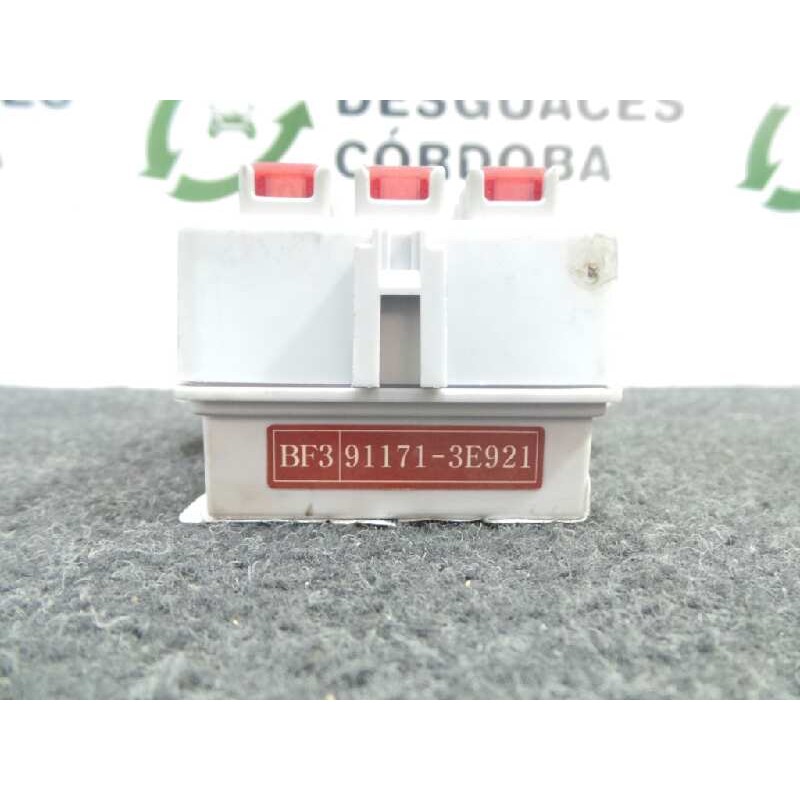 Recambio de caja reles / fusibles para kia sorento 2.5 crdi referencia OEM IAM 911713E921  5.PINES