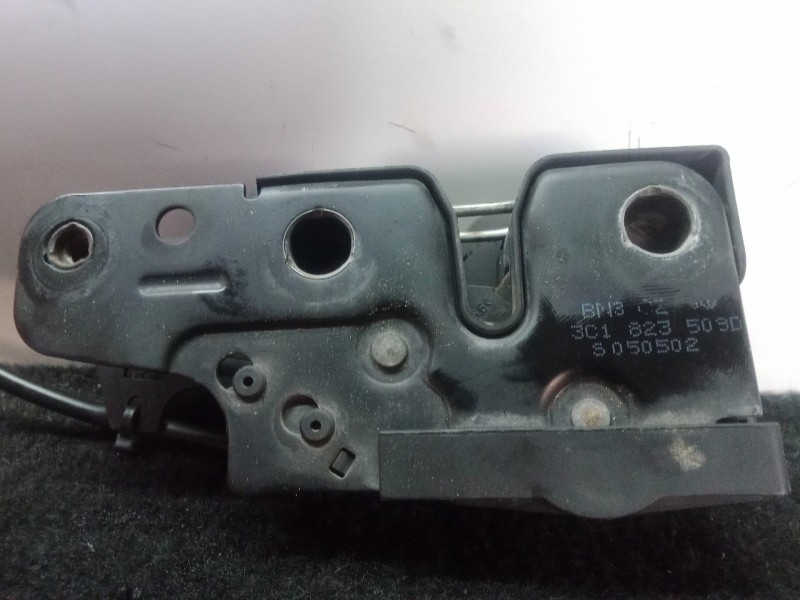 Recambio de cerradura capot para volkswagen passat berlina (3c2) 2.0 tdi referencia OEM IAM 3C1823503D  