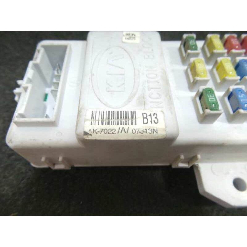 Recambio de caja reles / fusibles para kia sorento 2.5 crdi referencia OEM IAM 911713E921  5.PINES