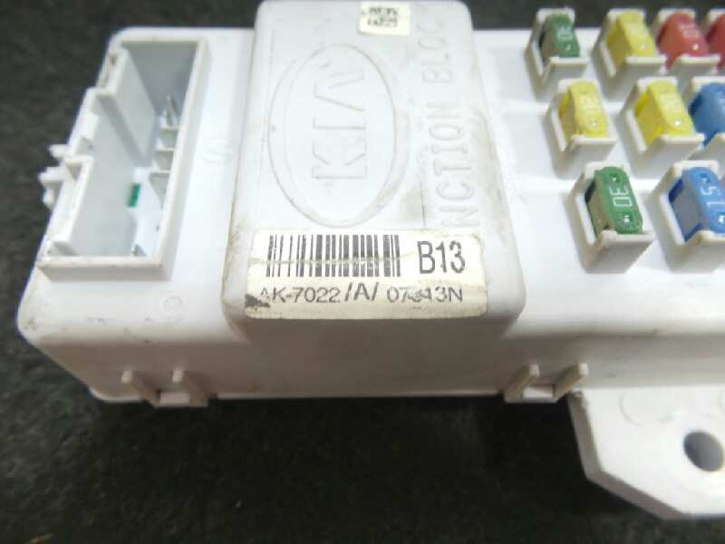 Recambio de caja reles / fusibles para kia sorento 2.5 crdi referencia OEM IAM 911713E921  5.PINES