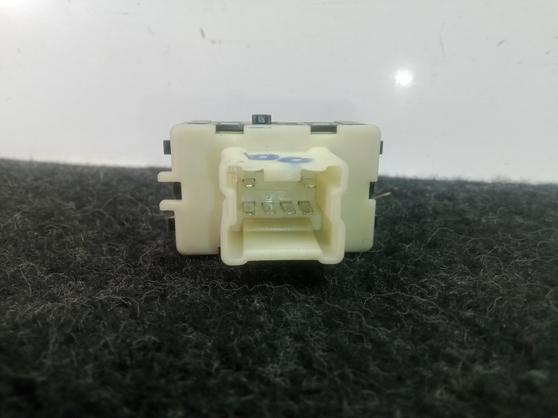 Recambio de mando elevalunas delantero izquierdo para dacia duster 1.5 dci diesel fap cat referencia OEM IAM 254110431R  