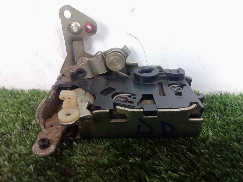 Recambio de cerradura puerta delantera derecha para peugeot 205 berlina 1.1 referencia OEM IAM SINREFERENCIA 5.PUERTAS 