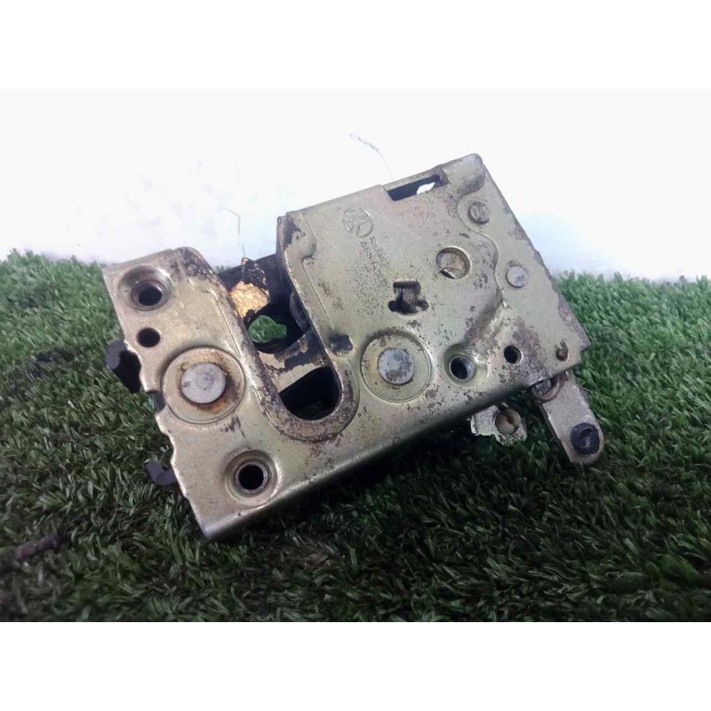 Recambio de cerradura puerta delantera derecha para peugeot 205 berlina 1.1 referencia OEM IAM SINREFERENCIA 5.PUERTAS 