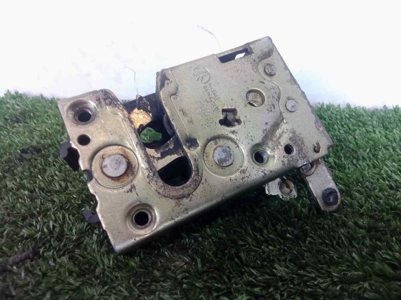 Recambio de cerradura puerta delantera derecha para peugeot 205 berlina 1.1 referencia OEM IAM SINREFERENCIA 5.PUERTAS 