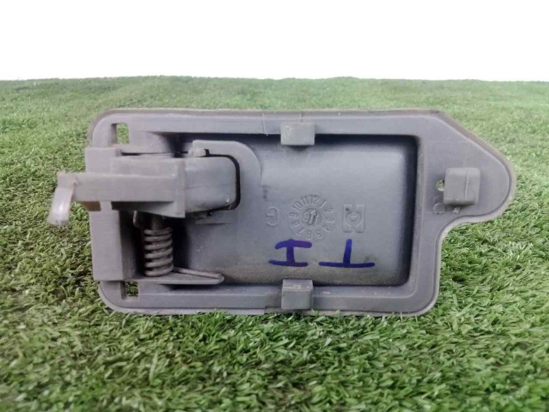 Recambio de maneta interior trasera izquierda para peugeot 205 berlina 1.1 referencia OEM IAM SINREFERENCIA VARILLA 