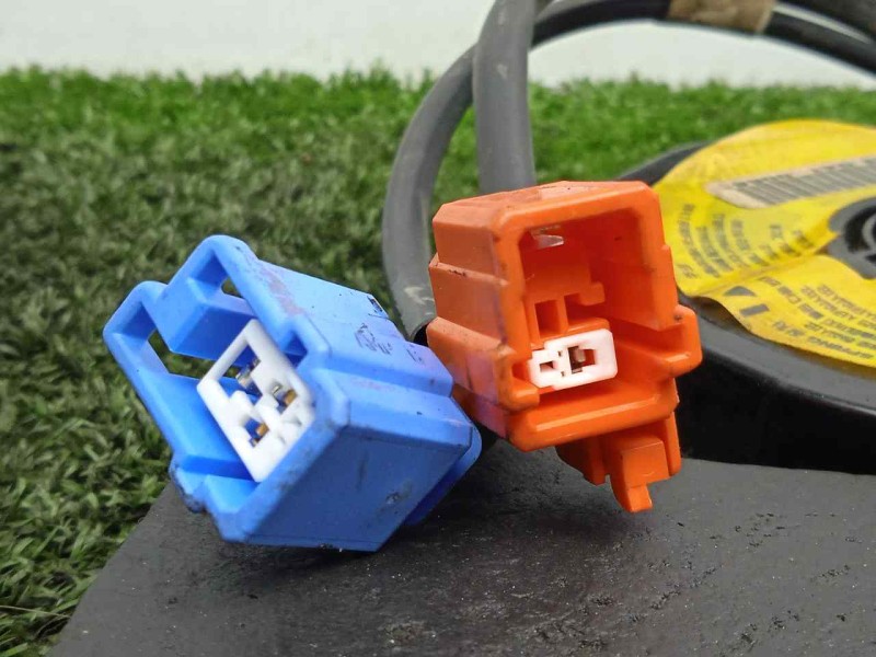 Recambio de anillo airbag para kia carens 2.0 turbodiesel cat referencia OEM IAM 0K2FA66126A  