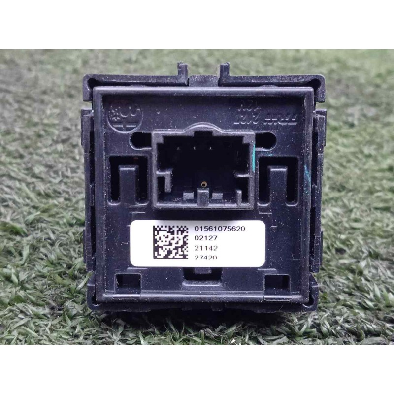 Recambio de mando elevalunas trasero izquierdo para alfa romeo stelvio (630) 2.2 jtdm cat referencia OEM IAM 01561075620  