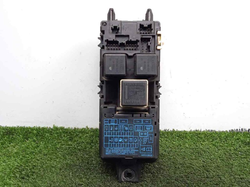 Recambio de caja reles / fusibles para mitsubishi carisma berina 5 (da0) 1.9 turbodiesel referencia OEM IAM MB953355  