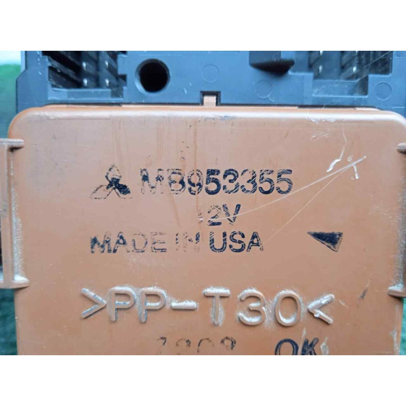 Recambio de caja reles / fusibles para mitsubishi carisma berina 5 (da0) 1.9 turbodiesel referencia OEM IAM MB953355  