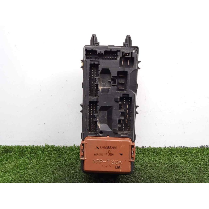 Recambio de caja reles / fusibles para mitsubishi carisma berina 5 (da0) 1.9 turbodiesel referencia OEM IAM MB953355  