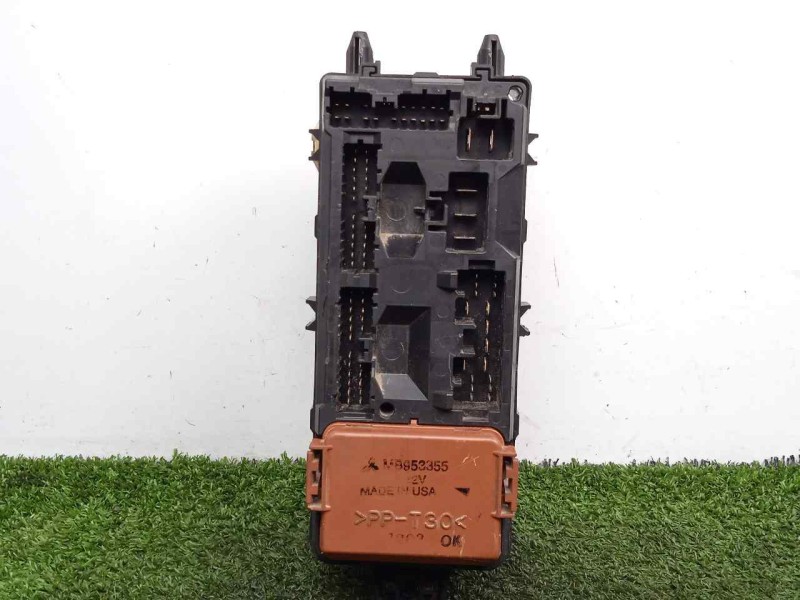 Recambio de caja reles / fusibles para mitsubishi carisma berina 5 (da0) 1.9 turbodiesel referencia OEM IAM MB953355  