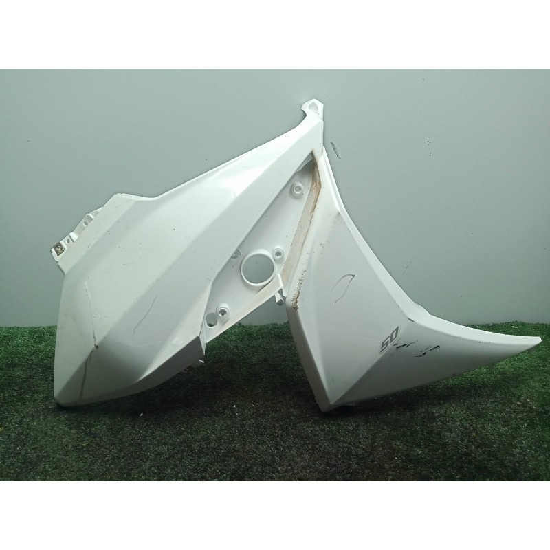 Recambio de carenado izquierdo para sym jet4 r 50 referencia OEM IAM 64301X8A0000  