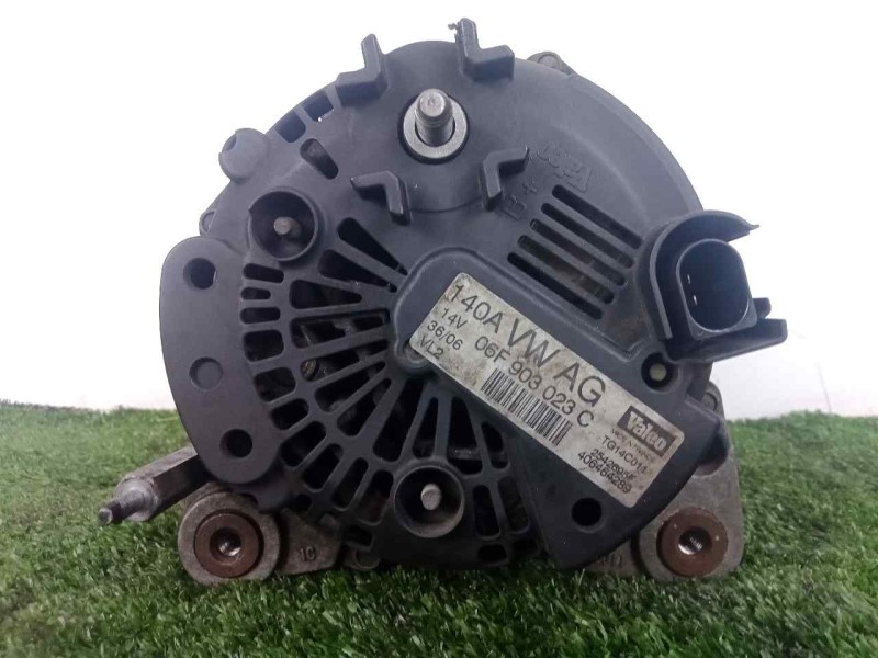 Recambio de alternador para audi a3 (8p) 1.9 tdi referencia OEM IAM 06F903023C-TG14C011-2542695F VALEO - VAG.140 - 12V - OVALADO