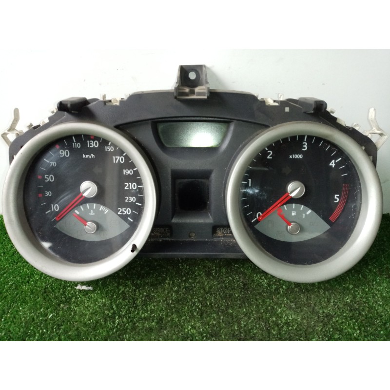 Recambio de cuadro instrumentos para renault megane ii classic berlina 1.5 dci diesel referencia OEM IAM 8200399700  