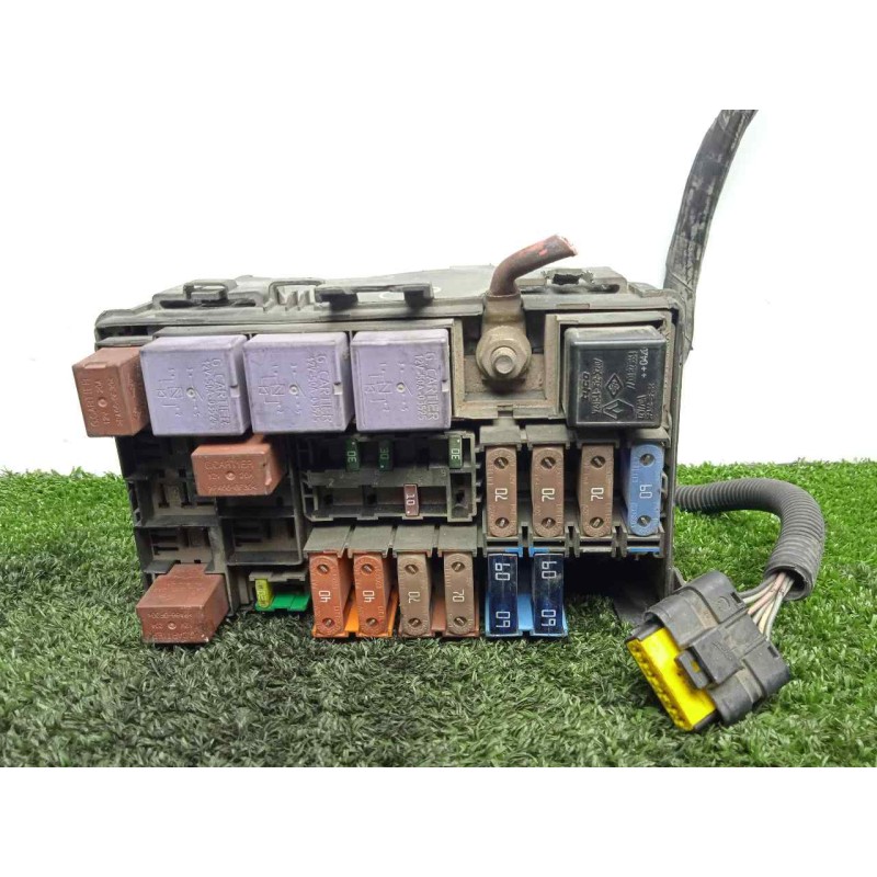 Recambio de caja reles / fusibles para renault laguna ii (bg0) 2.2 dci turbodiesel referencia OEM IAM 8200396209-55RGD0105  