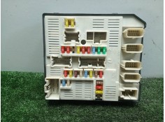 Recambio de caja reles / fusibles para renault megane iii berlina 5 p 1.5 dci diesel cat referencia OEM IAM 284B60009R-284B60009