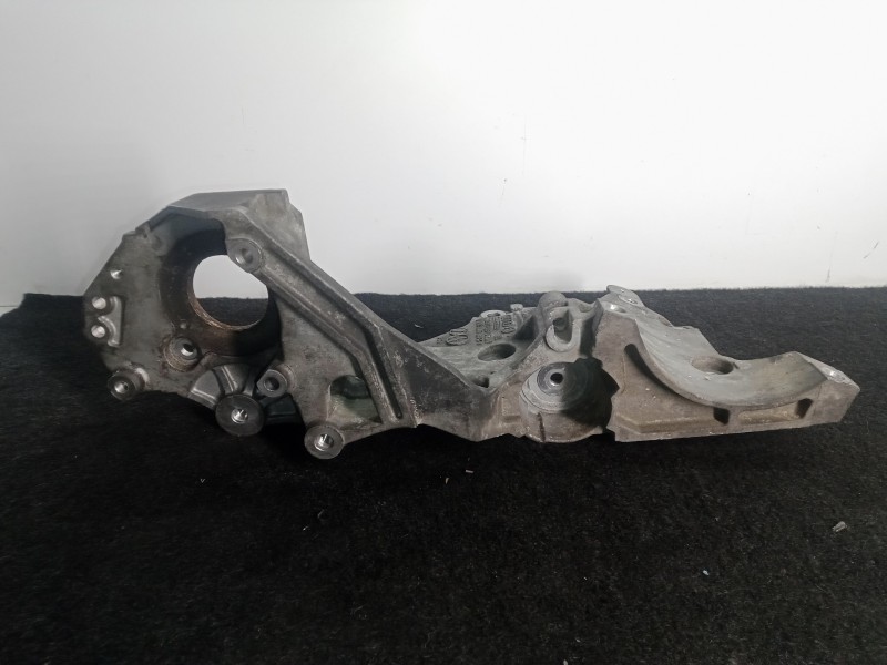 Recambio de soporte alternador para seat leon (1p1) 1.6 tdi referencia OEM IAM 03L903143Q  