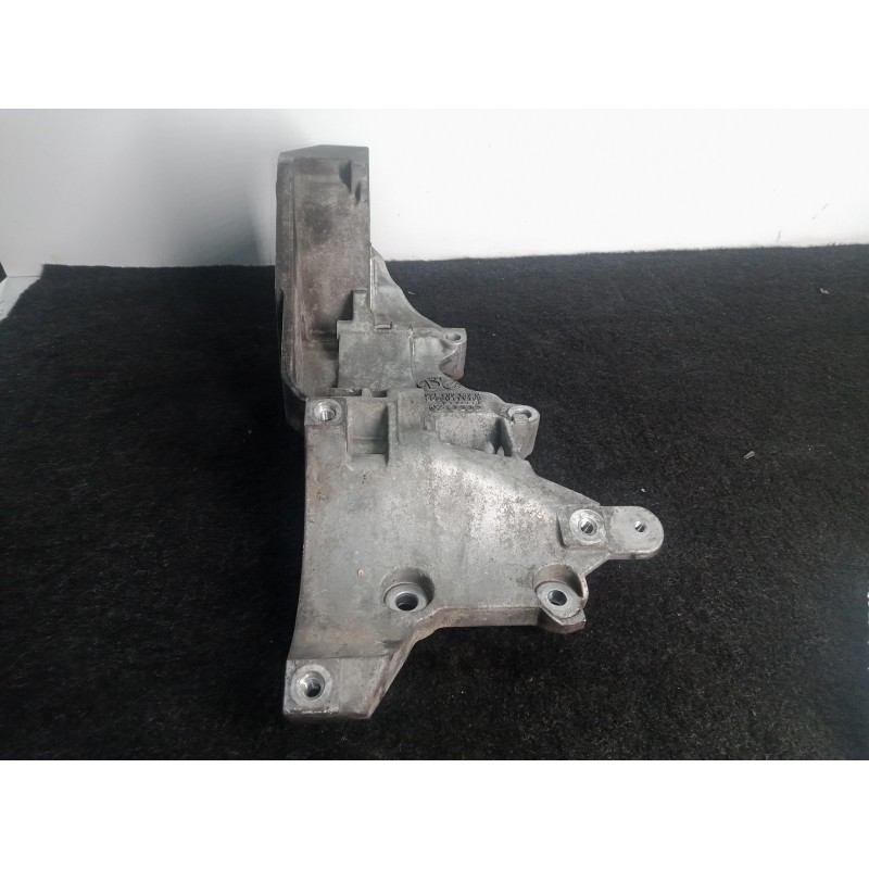 Recambio de soporte alternador para seat leon (1p1) 1.6 tdi referencia OEM IAM 03L903143Q  