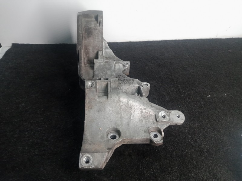 Recambio de soporte alternador para seat leon (1p1) 1.6 tdi referencia OEM IAM 03L903143Q  