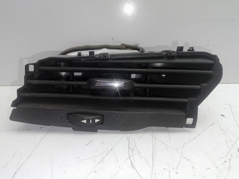 Recambio de rejilla aireadora para opel corsa e 1.4 referencia OEM IAM 13377947  