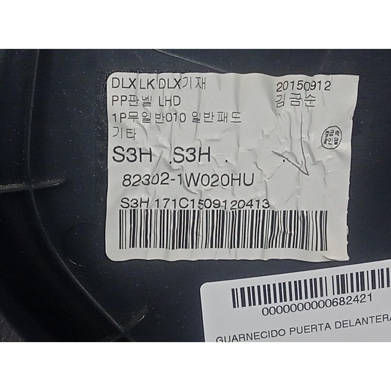 Recambio de guarnecido puerta delantera derecha para kia rio 1.2 cat referencia OEM IAM 823021W020HU  