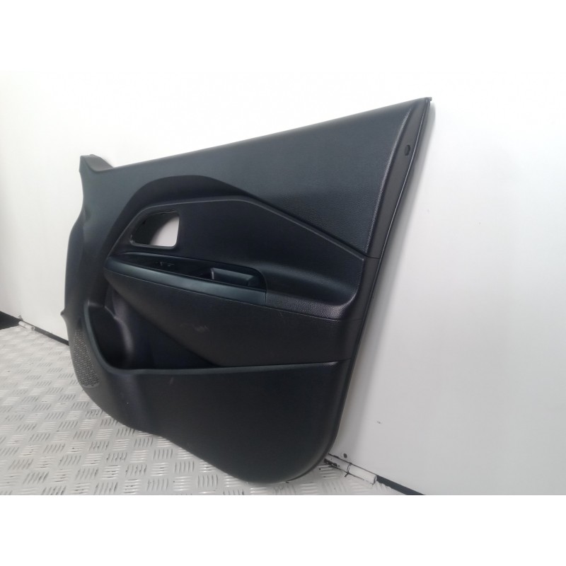 Recambio de guarnecido puerta delantera derecha para kia rio 1.2 cat referencia OEM IAM 823021W020HU  