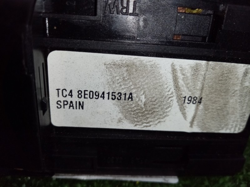 Recambio de interruptor luces para audi a4 berlina (8e) 2.5 v6 24v tdi referencia OEM IAM 8E0941531A 2.NIEBLAS 