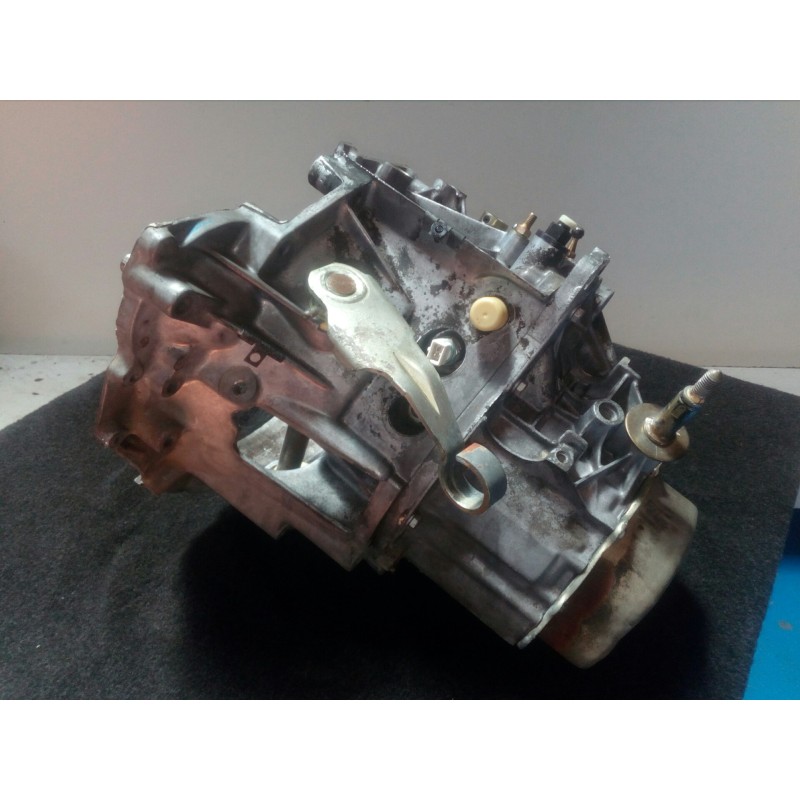 Recambio de caja cambios para peugeot 205 berlina 1.8 diesel cat referencia OEM IAM 20CH58 5.VELOCIDADES MANUAL