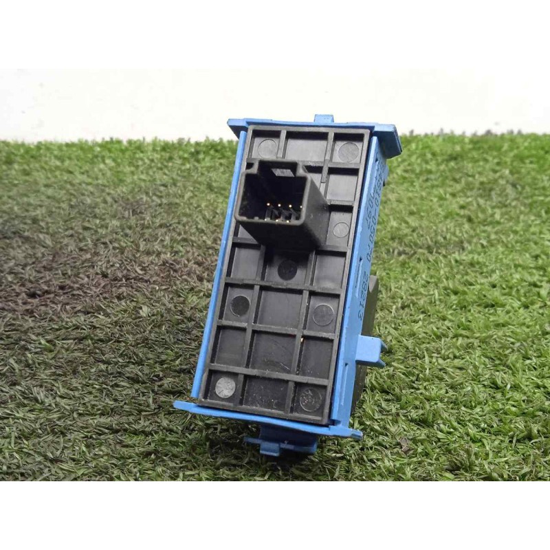 Recambio de mando elevalunas trasero derecho para toyota avensis (t27) 2.2 d-4d cat referencia OEM IAM 8481005070  