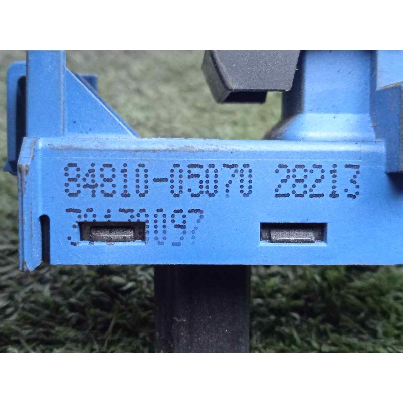 Recambio de mando elevalunas delantero derecho para toyota avensis (t27) 2.2 d-4d cat referencia OEM IAM 8481005070  