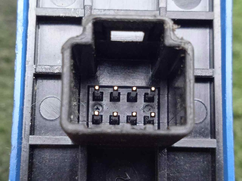 Recambio de mando elevalunas delantero derecho para toyota avensis (t27) 2.2 d-4d cat referencia OEM IAM 8481005070  