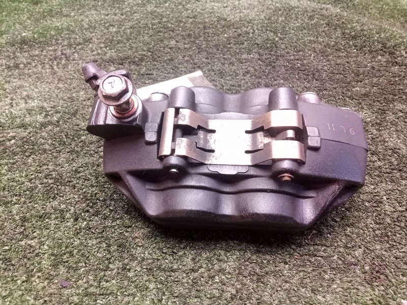 Recambio de pinza freno delantera derecha para hyosung gt 650i referencia OEM IAM SINREFERENCIA 4.PISTONES 