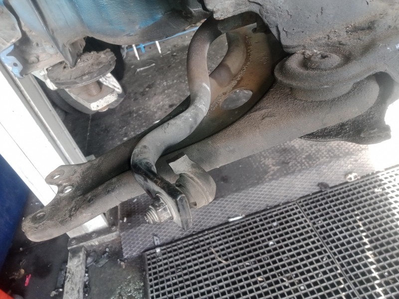 Recambio de brazo suspension inferior delantero derecho para citroën ds3 1.6 16v referencia OEM IAM   