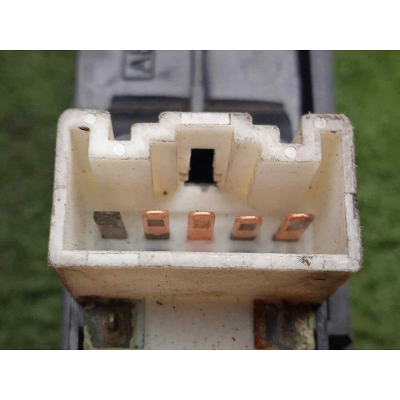 Recambio de mando elevalunas delantero derecho para isuzu npr 77 3.0 d referencia OEM IAM   