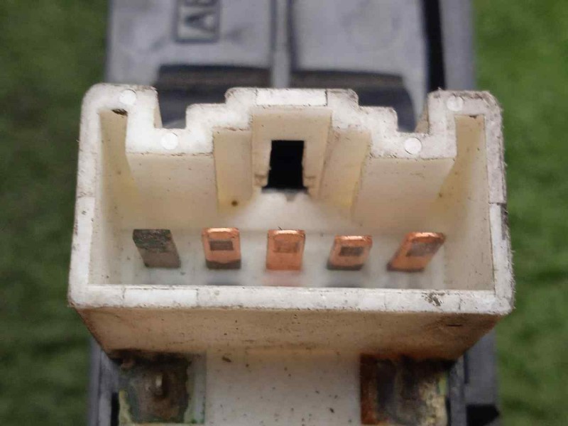 Recambio de mando elevalunas delantero derecho para isuzu npr 77 3.0 d referencia OEM IAM   