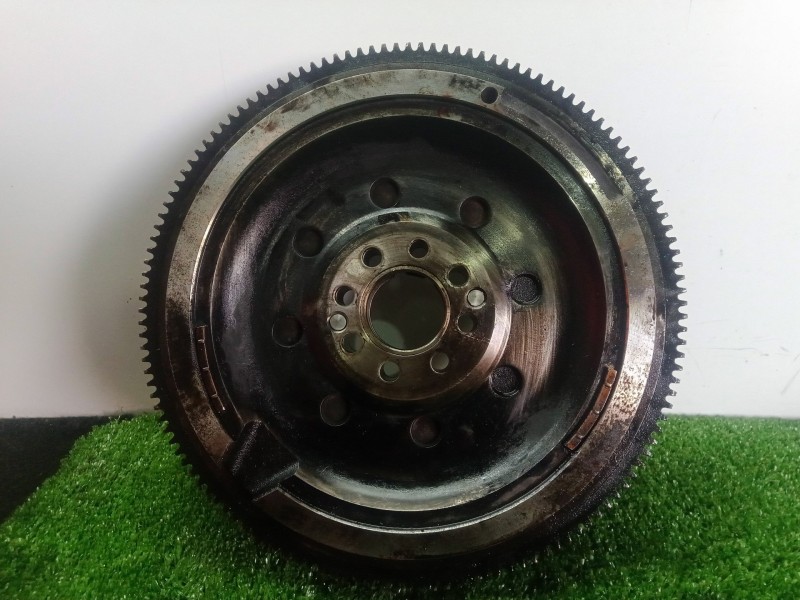 Recambio de volante motor para volvo s70 berlina 2.5 turbodiesel referencia OEM IAM 074105266B  
