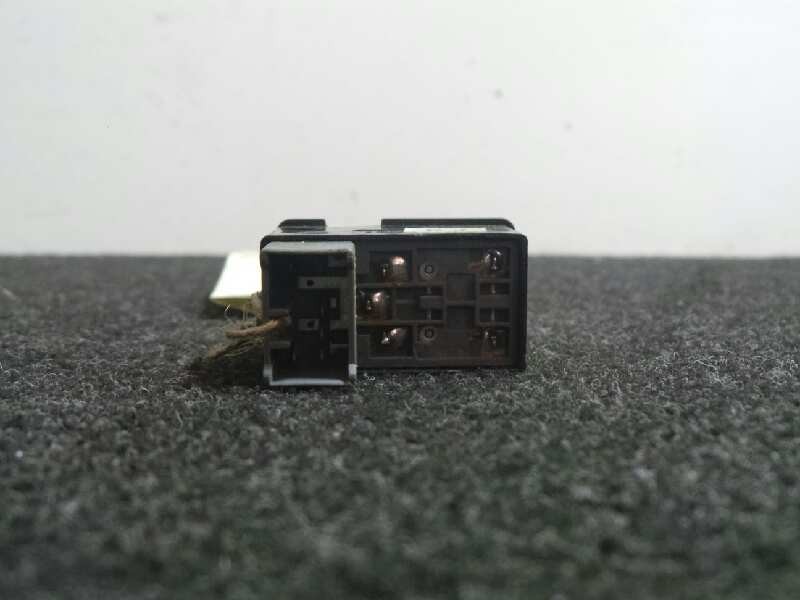 Recambio de mando elevalunas trasero izquierdo para daewoo nubira berlina 1.6 cat referencia OEM IAM   